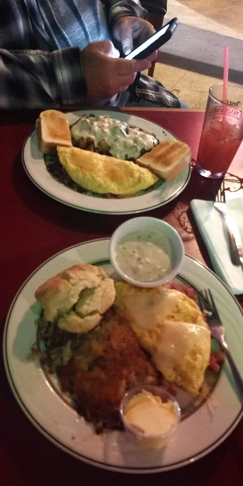 Omlette Hash Browns Biscuit N Gravy